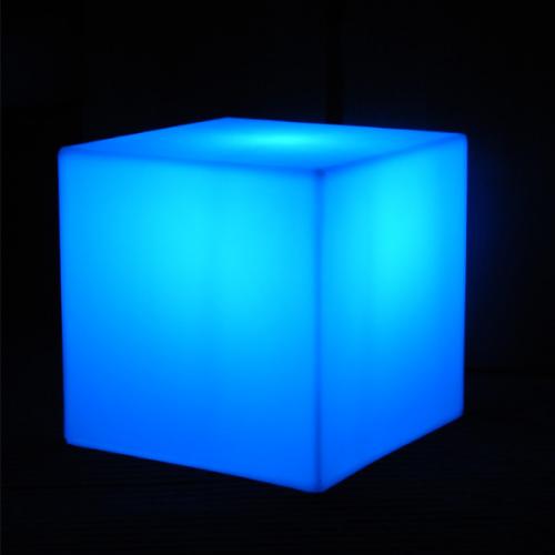 Cube lumineux sur batterie RGB